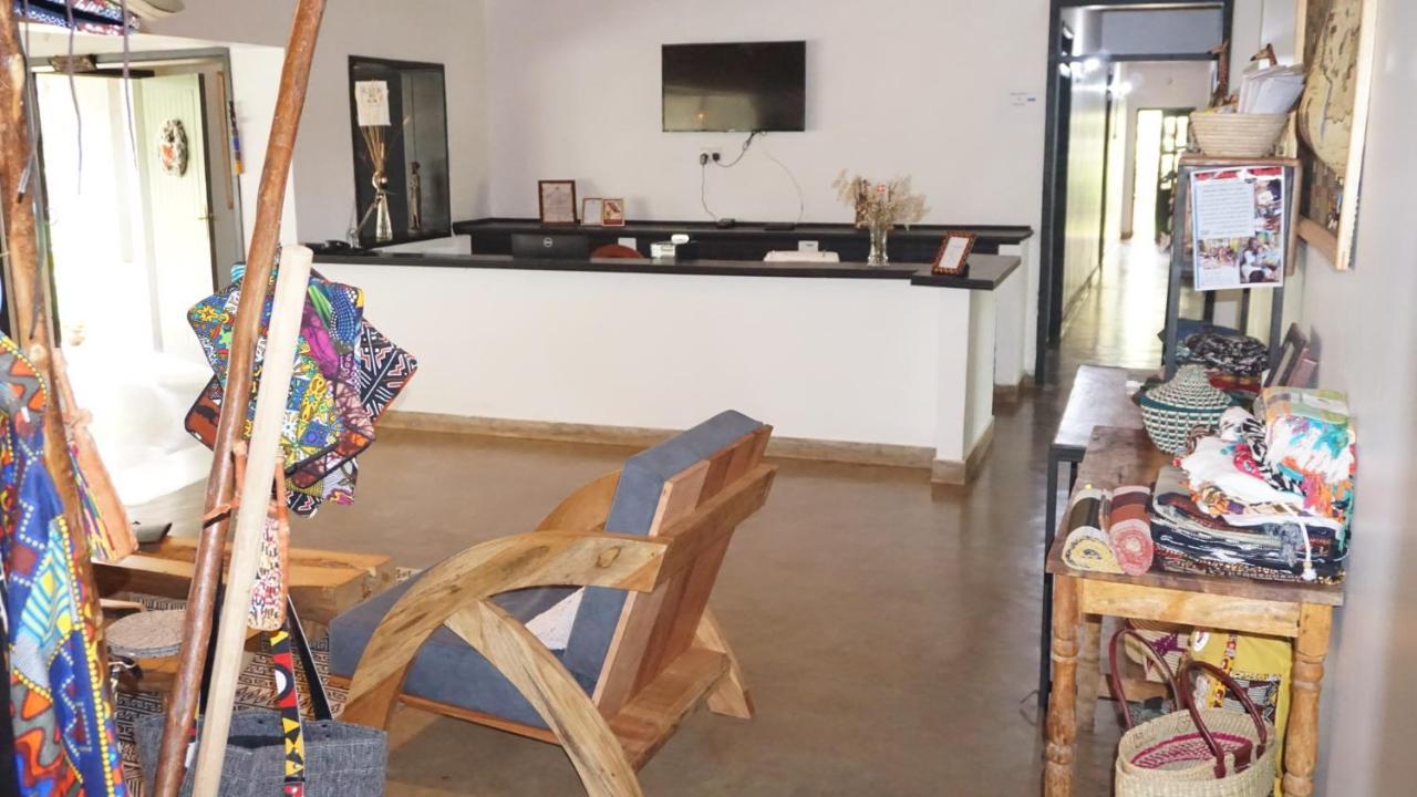 Bed and Breakfast Walk With Us Africa à Moshi Extérieur photo