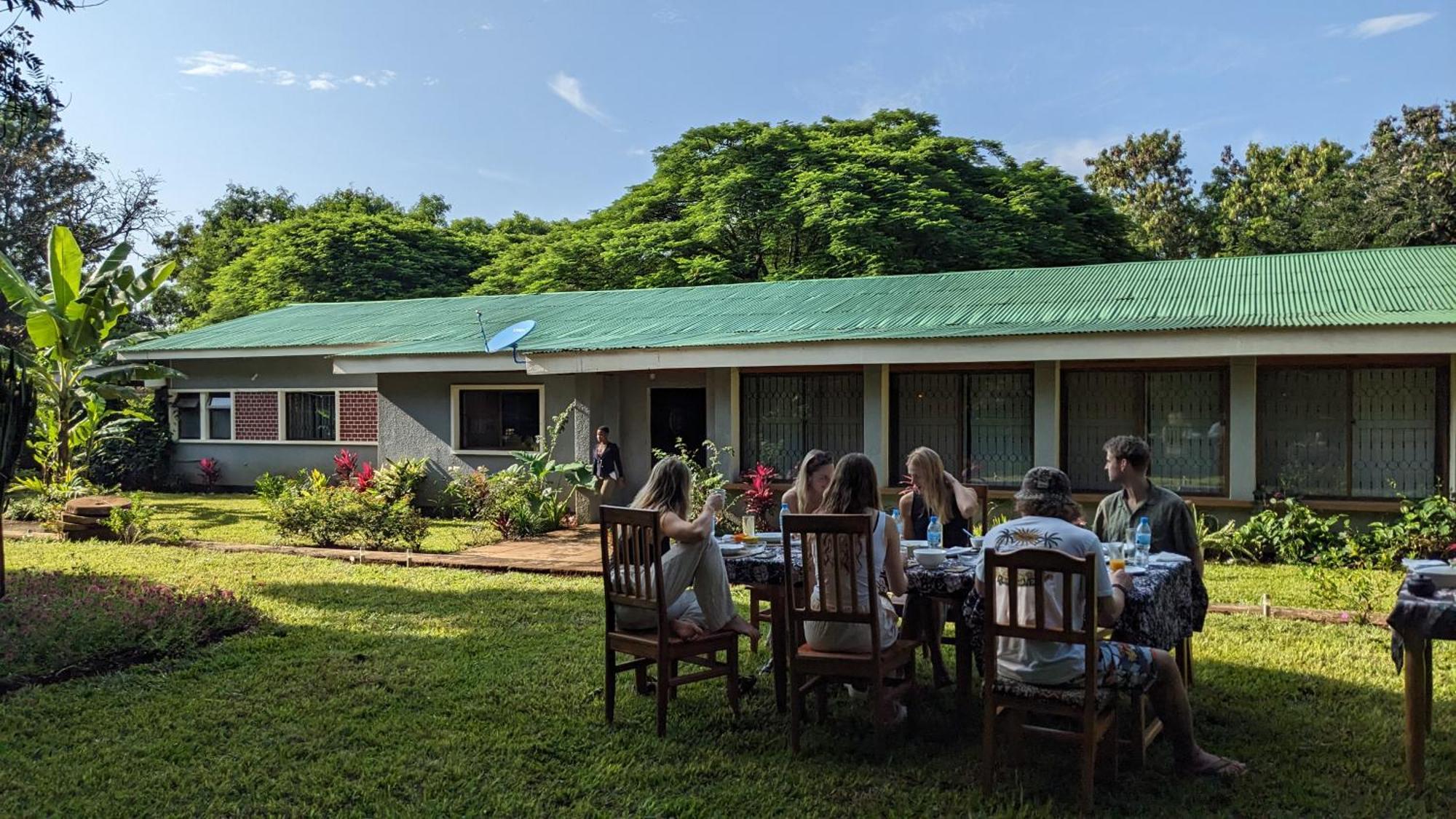 Bed and Breakfast Walk With Us Africa à Moshi Extérieur photo