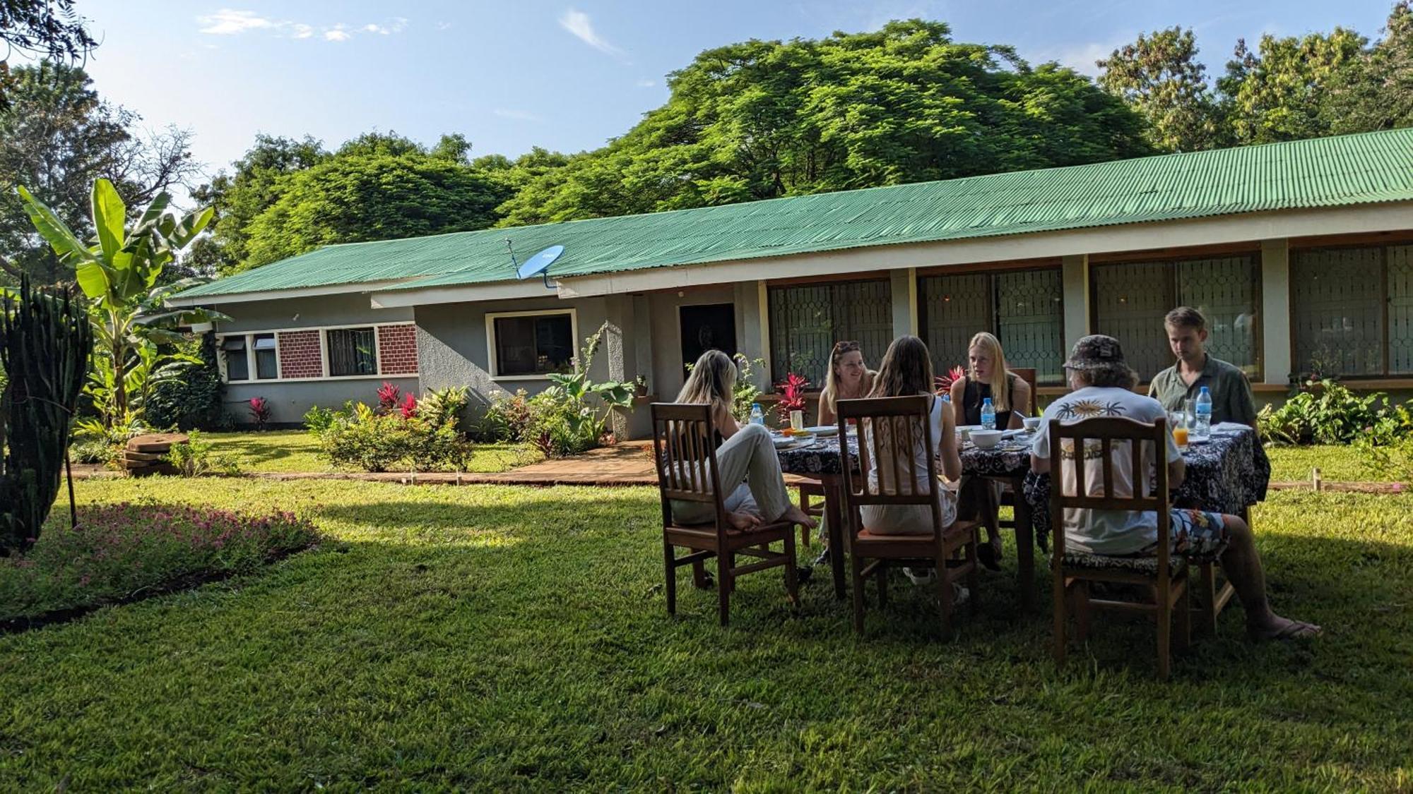 Bed and Breakfast Walk With Us Africa à Moshi Extérieur photo